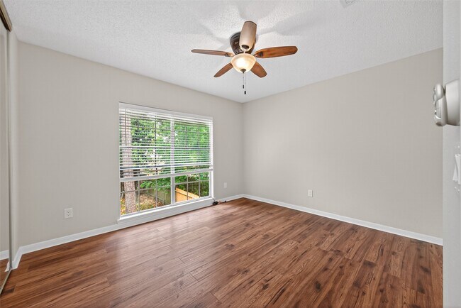 Building Photo - 106 Breezy Point Pl