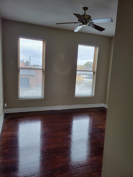 Large Bedroom with Storage - 629 Oak St