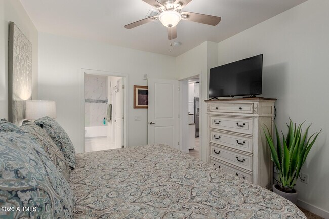 Building Photo - 2511 W Queen Creek Rd