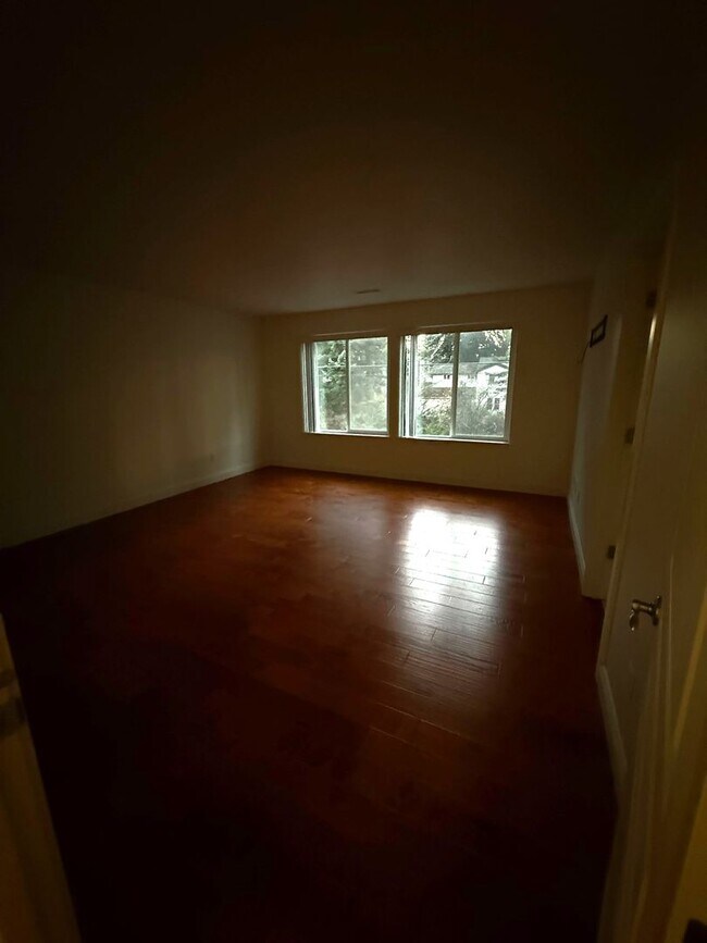 Building Photo - Beautiful 4B/3Ba Home in East Vancouver!