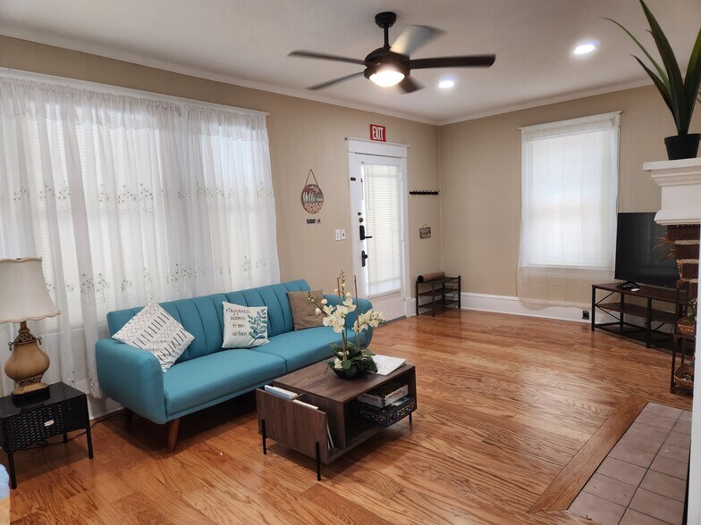 Building Photo - 15 Grant St