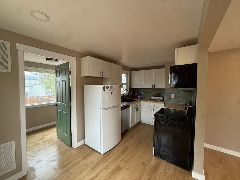 Building Photo - 39 Sunflower Rd