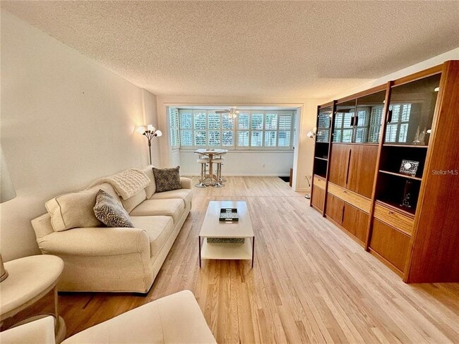 Building Photo - 690 Osceola Ave