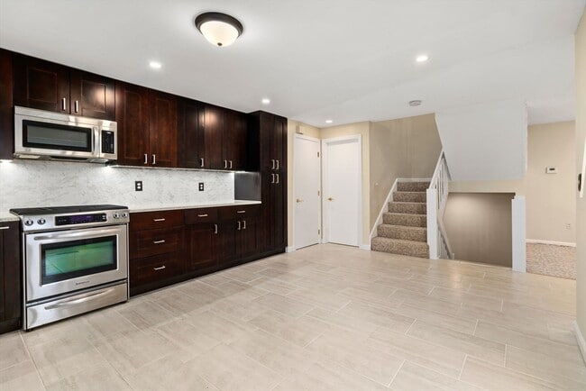 Building Photo - 93 Spyglass Hill Dr