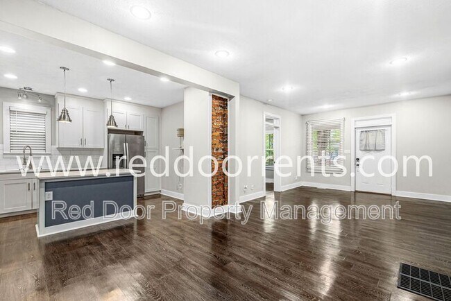 Building Photo - 2028 Hoyt Ave