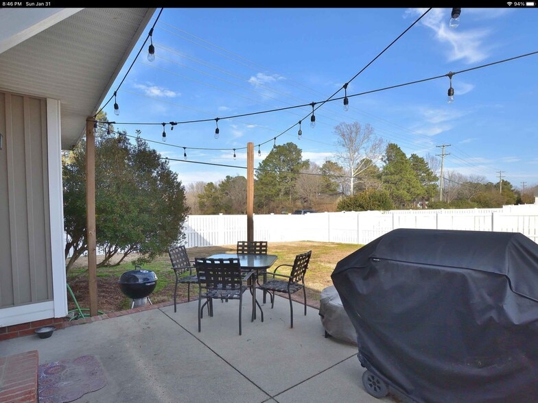 Building Photo - 1001 Garden Gate Dr