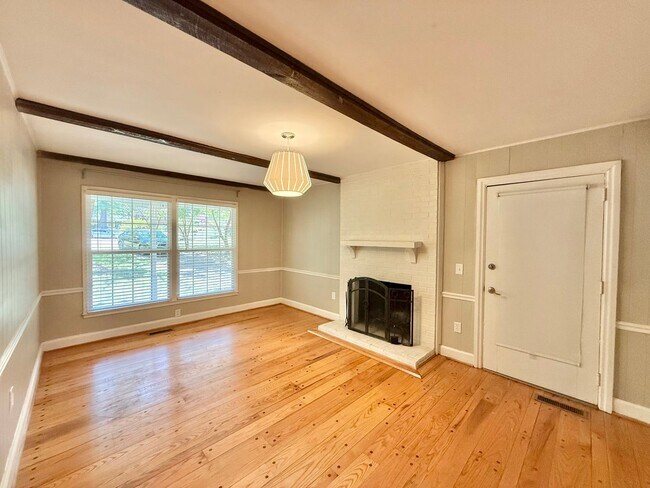 Building Photo - **OFFERING REFUNDABLE APPLICATION FEES & $150 MOVE IN PROMOTION** Terrific 3BD, 1.5BA North Ralei...