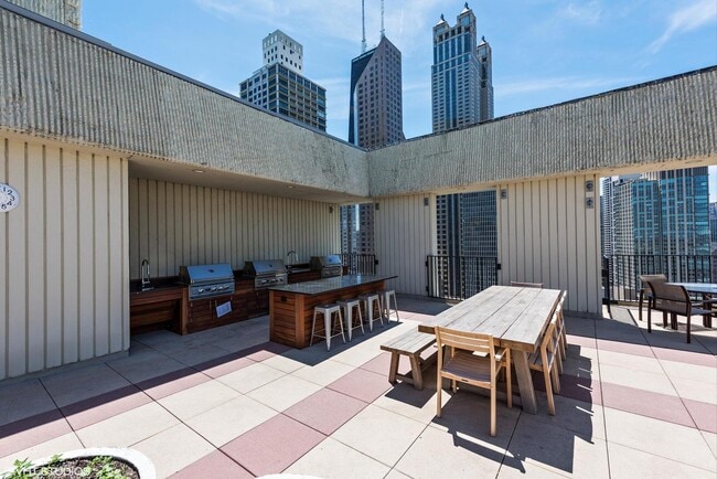 Building Photo - 100 E Bellevue Pl