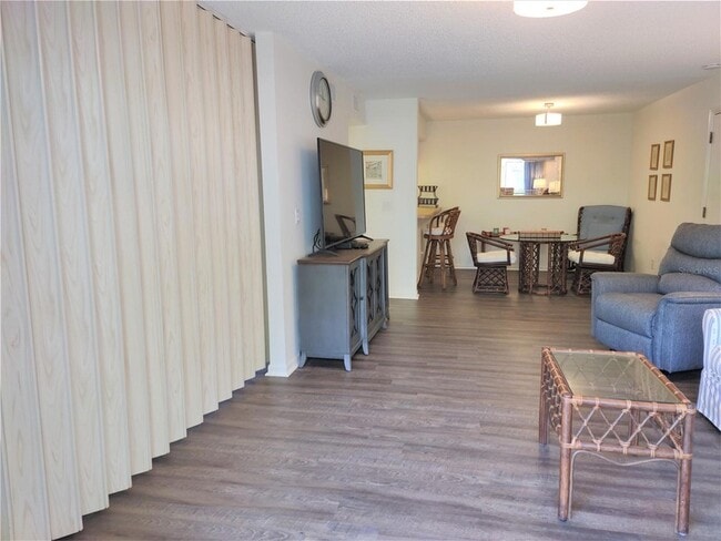 Building Photo - 650 Bird Bay Dr E