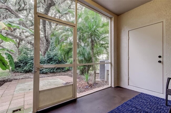 Building Photo - 1138 Hillhurst Dr