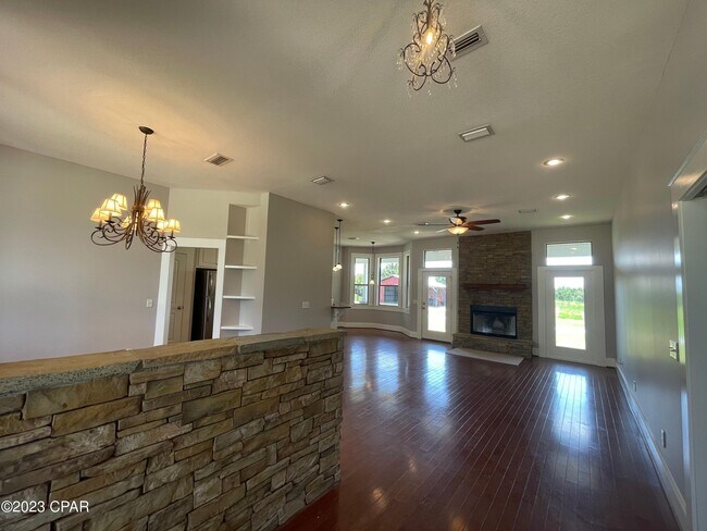 Building Photo - 9137 Eloise Ln