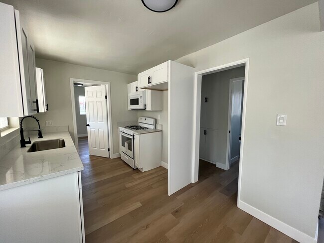 Building Photo - 1514 S Bentley Ave