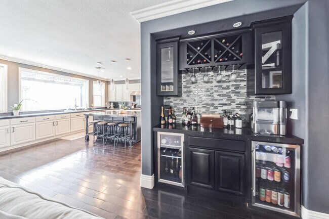 Off Kitchen Bar - 21102 Spurney Ln