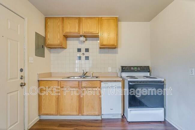 Building Photo - 3421 S University Dr