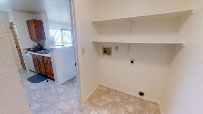 Building Photo - 973 Red Cloud Ct