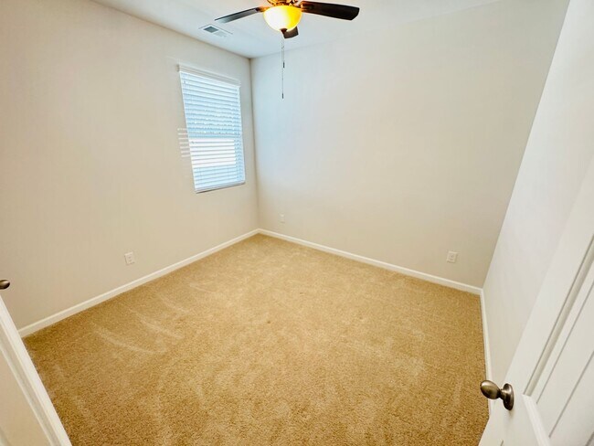 Building Photo - FOR LEASE- ONE LEVEL, SINGL-FAMILY HOME IN...