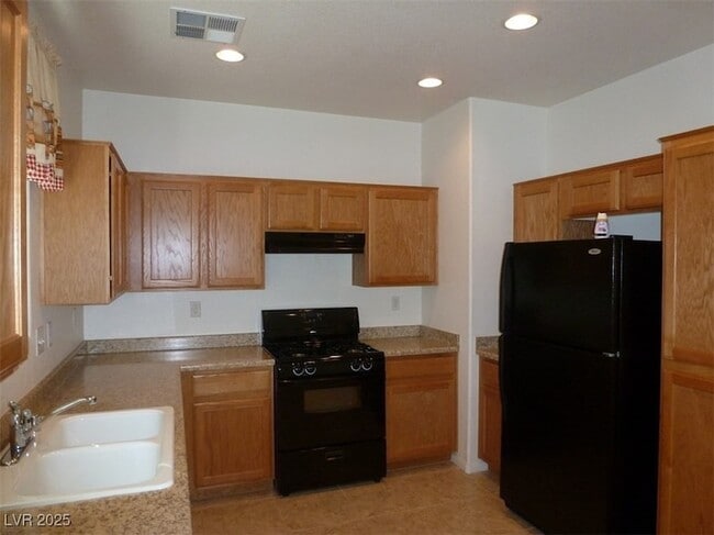 Building Photo - 8142 Amy Springs St