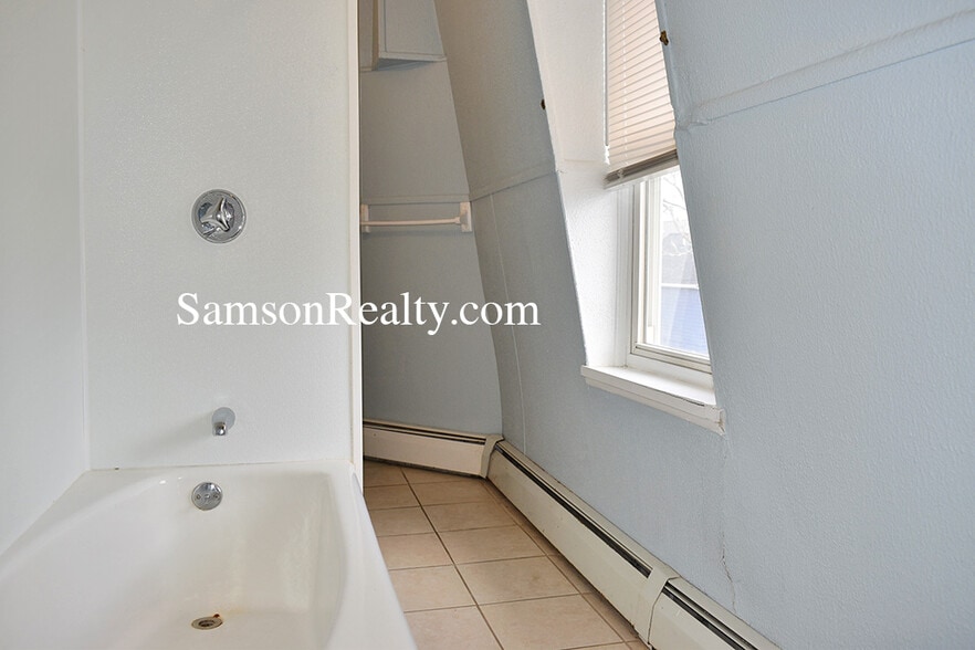 Building Photo - 157 Ives St