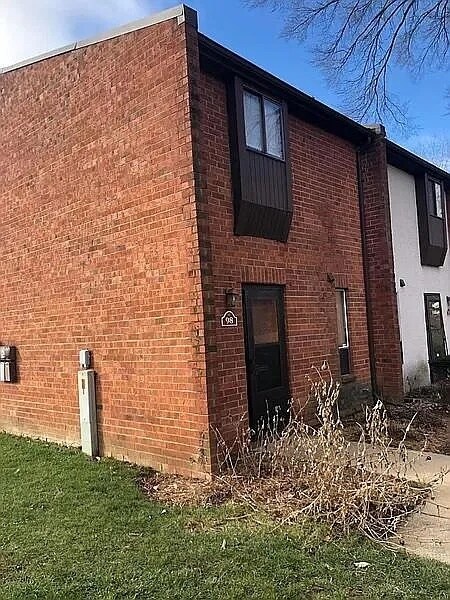 Primary Photo - 98 Lancelot Ln