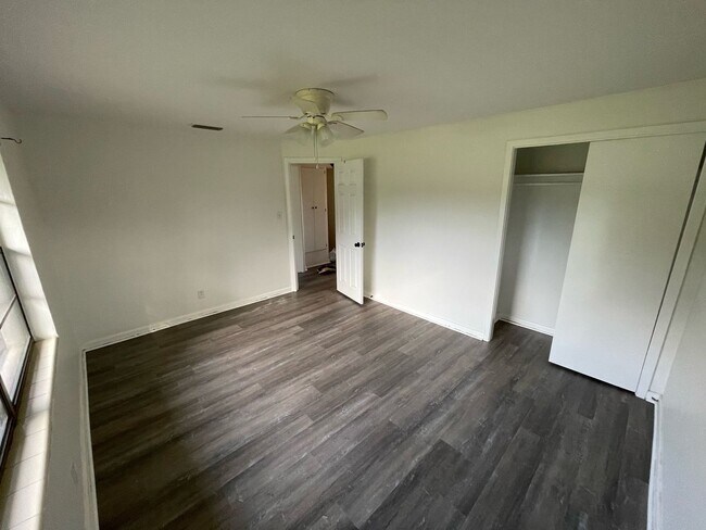 Building Photo - Beautiful home!