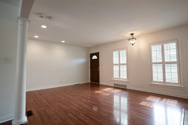 Building Photo - 218 Bramton Rd