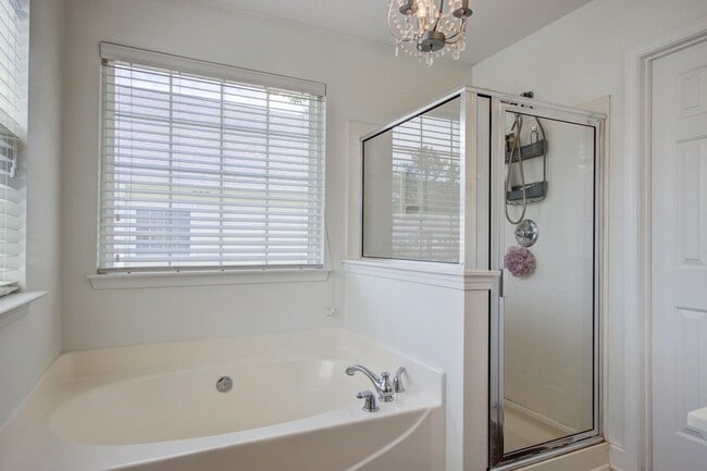 Building Photo - 9624 Scarborough court