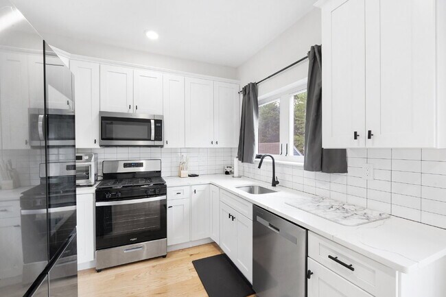 Building Photo - Movie in special, first 1/2 month rent is FREE! Charming 2-Bedroom Condo with 2 Full & 2 Half Bat...
