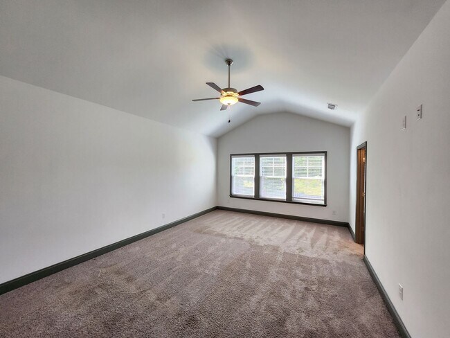 Building Photo - 5814 Whispering Pnes Wy