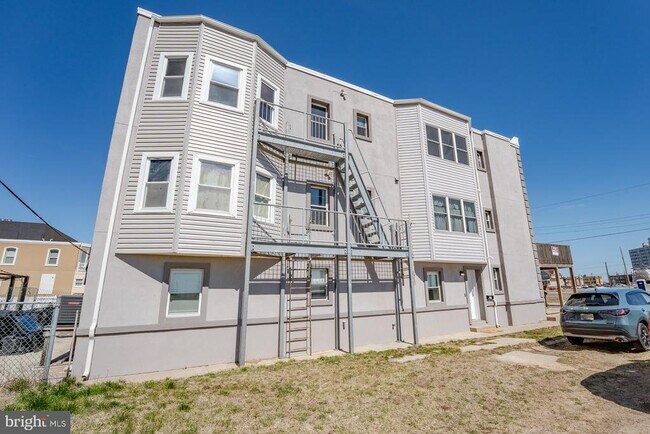 Building Photo - 222 S Rhode Island Ave