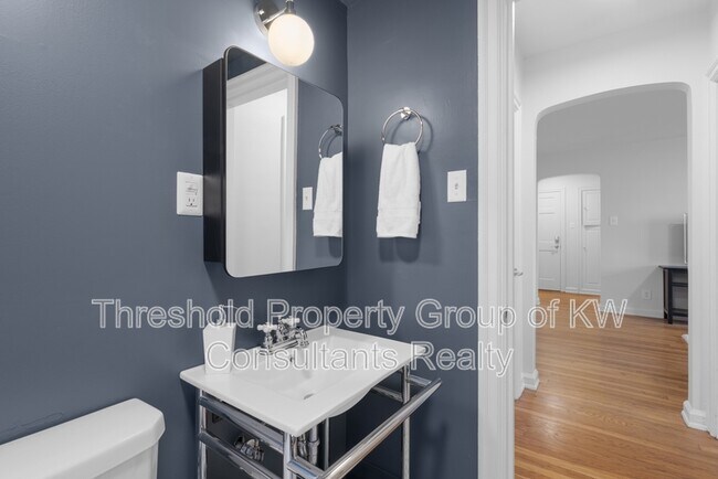 Building Photo - 451 E Town St
