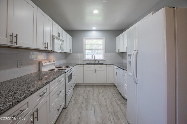 Building Photo - 6029 Clifton Ave
