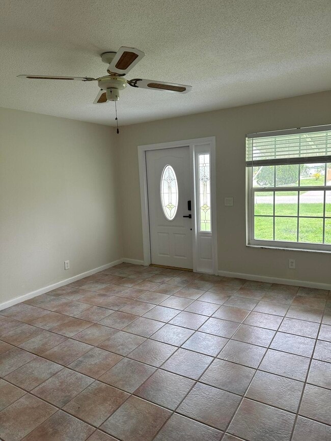 Primary Photo - 915 Anglers Way