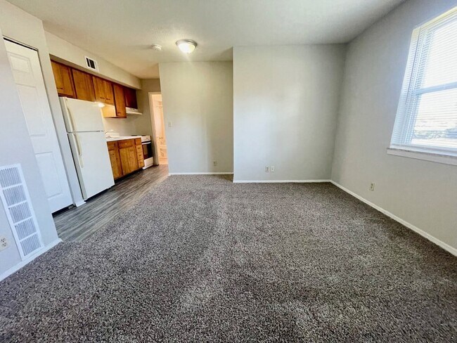 Building Photo - 2504 Langdon Dr