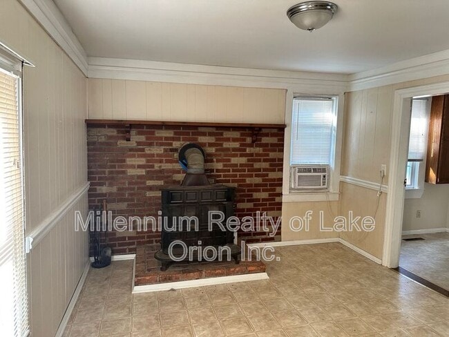 Building Photo - 709 W Dryden Rd