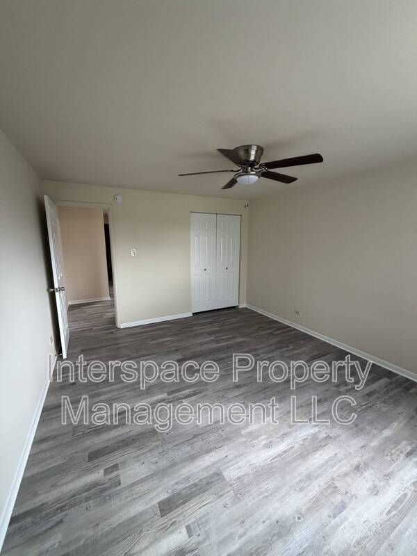 Building Photo - 9937 S Cicero Ave