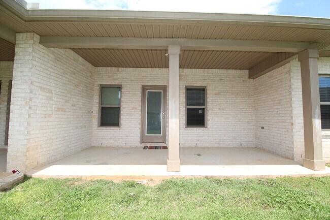 Building Photo - 3BR/2BA Cantonment New Construction Townhome with 2-Car Garage, Granite Kitchen & Low-Maintenance...