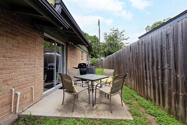Building Photo - 2200 Lanier Dr