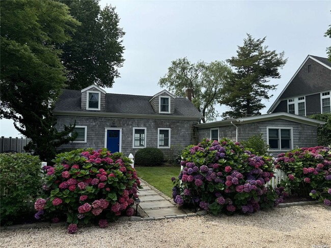 Building Photo - 1429 Peconic Bay Blvd