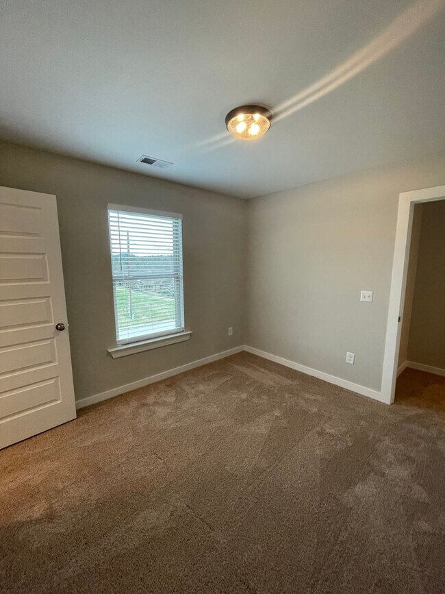 Building Photo - Home for Rent in Calera, AL!!! Available to View Now!!!