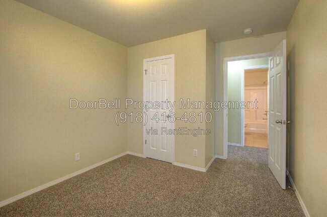 Building Photo - 5807 N 34th St