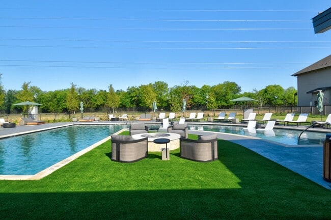Building Photo - The Palo Townhomes
