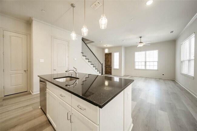 Building Photo - 2745 Troutt Dr