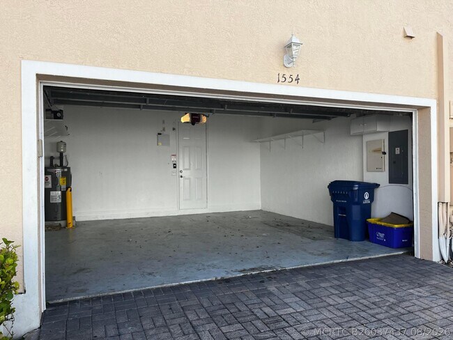 Building Photo - 1554 Limetree Bay Ave