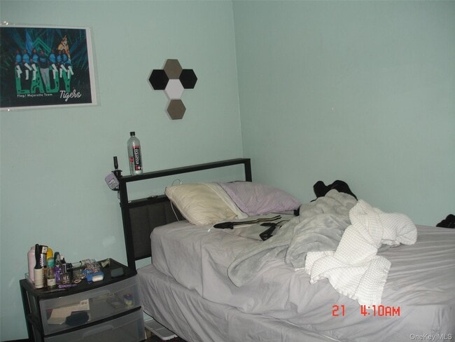 Building Photo - 17 Stewart Ave