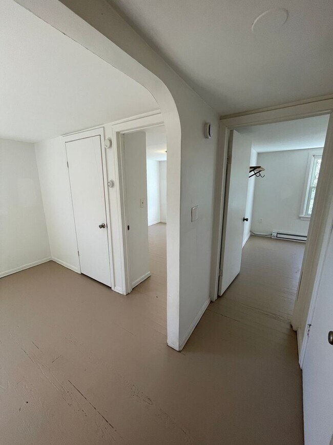 Building Photo - 402 N 6th Ave