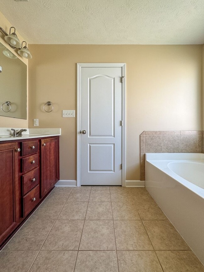 Building Photo - 258 Ivy Stone Dr