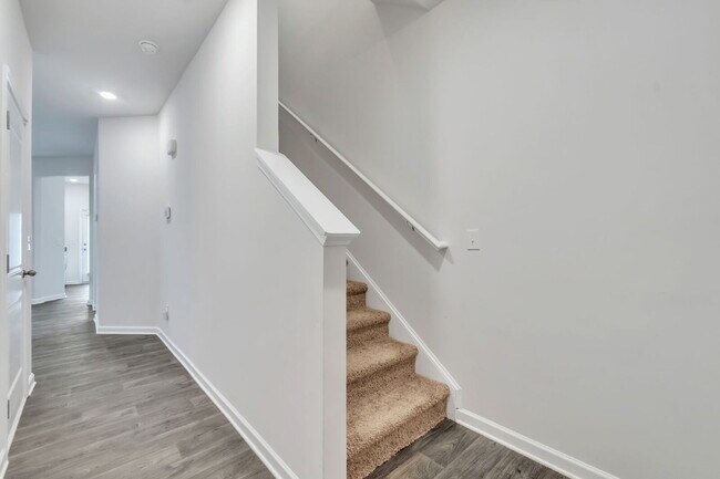 Building Photo - Beautiful 3 Bedroom / 2.5 Bath Townhome with Patio & Community Amenities $1,725/mo rent