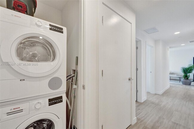 Building Photo - 580 72nd St