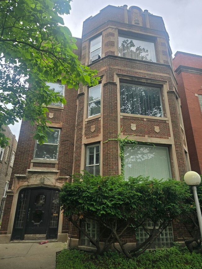 Building Photo - 8010 S St Lawrence Ave