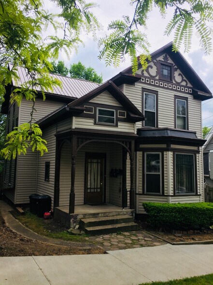 Primary Photo - 404 Scammel St